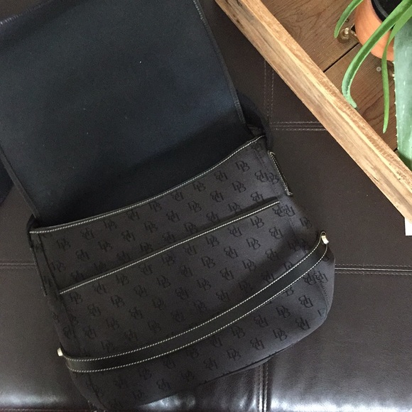 Dooney and Bourke Black Satchel Purse - Picture 2 of 4